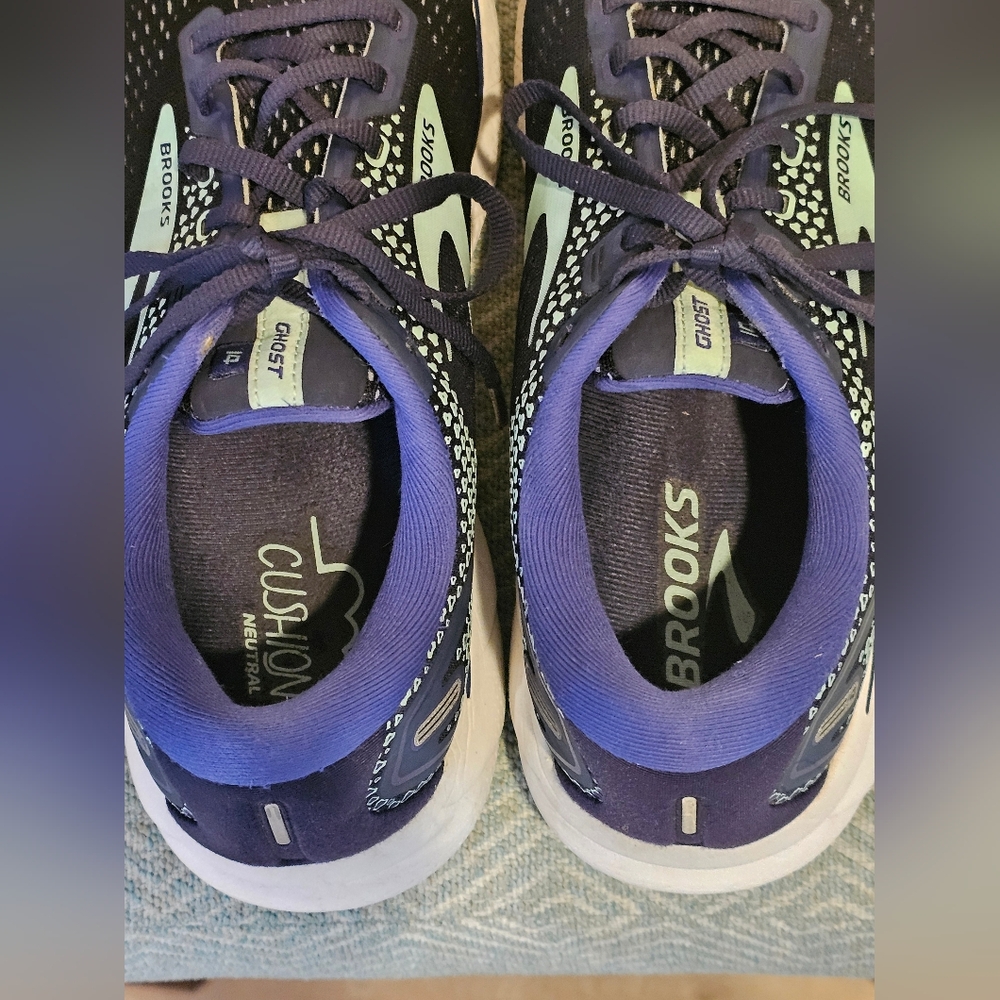 BROOKS WOMEN'S GHOST 14 ATHLETIC SHOES - PEACOAT/YUCCA/NAVY, Size 11 - Picture 6 of 15
